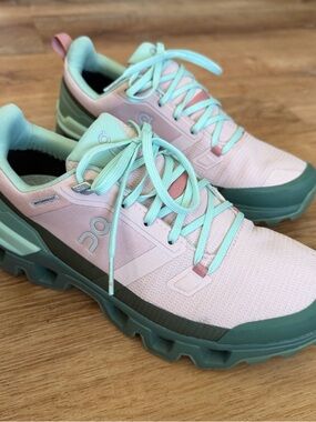 On Runnng Cloudwander Waterproof Hiking Shoe, 9, Doe/Ivy